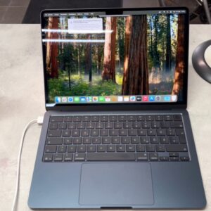 Apple MacBook Air 13 M4 2025 Mitternacht, 16GB RAM, 256GB SSD, 55 Ladezyklen, Garantie bis 19.06.2026, inkl. 30W Netzteil & Ladekabel | Zustand: Sehr Gut