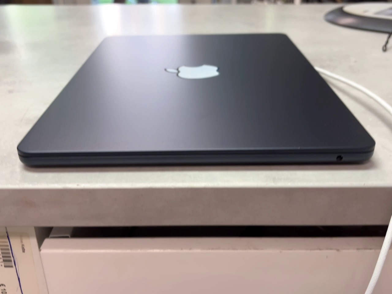 Apple MacBook Air 13 M4 2025 Mitternacht, 16GB RAM, 256GB SSD, 55 Ladezyklen, Garantie bis 19.06.2026, inkl. 30W Netzteil & Ladekabel | Zustand: Sehr Gut – Bild 4