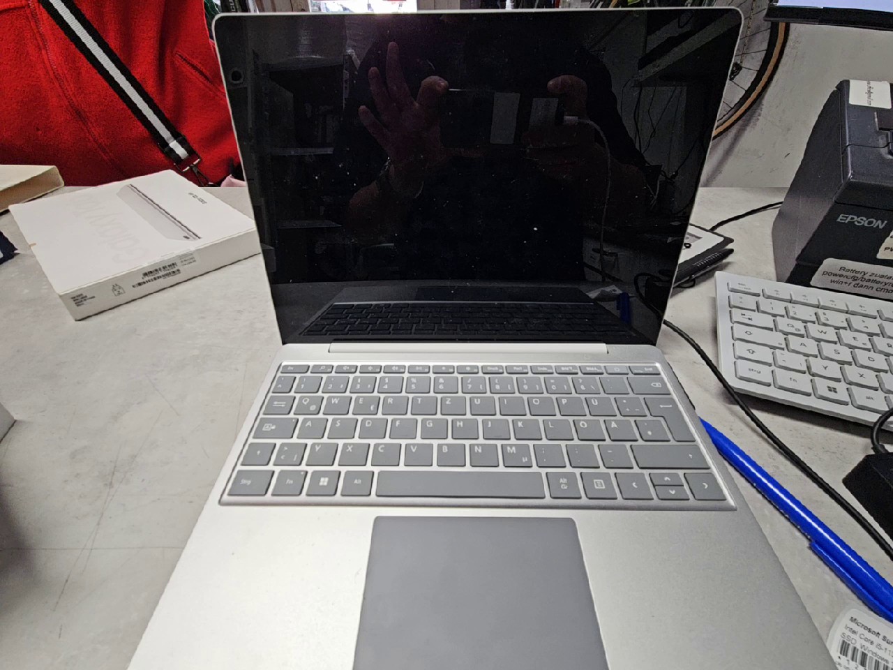 Microsoft Surface Laptop Go 2, Platin, 2022, Intel Core i5-1135G7, 8GB RAM, 128GB SSD, 12,4 Zoll Touch, Windows 11 Home, keine Schäden | Zustand: Sehr Gut