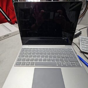 Microsoft Surface Laptop Go 2, Platin, 2022, Intel Core i5-1135G7, 8GB RAM, 128GB SSD, 12,4 Zoll Touch, Windows 11 Home, keine Schäden | Zustand: Sehr Gut