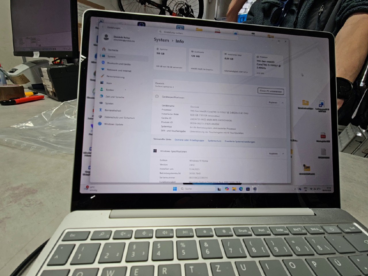 Microsoft Surface Laptop Go 2, Platin, 2022, Intel Core i5-1135G7, 8GB RAM, 128GB SSD, 12,4 Zoll Touch, Windows 11 Home, keine Schäden | Zustand: Sehr Gut – Bild 2