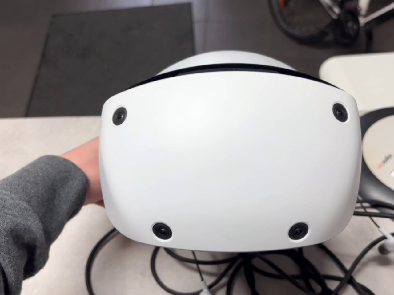 Sony PlayStation VR2, Virtual-Reality-Headset für PlayStation 5 mit zwei Sense-Controllern, 4K-HDR-OLED-Display. | Zustand: Sehr Gut – Bild 4