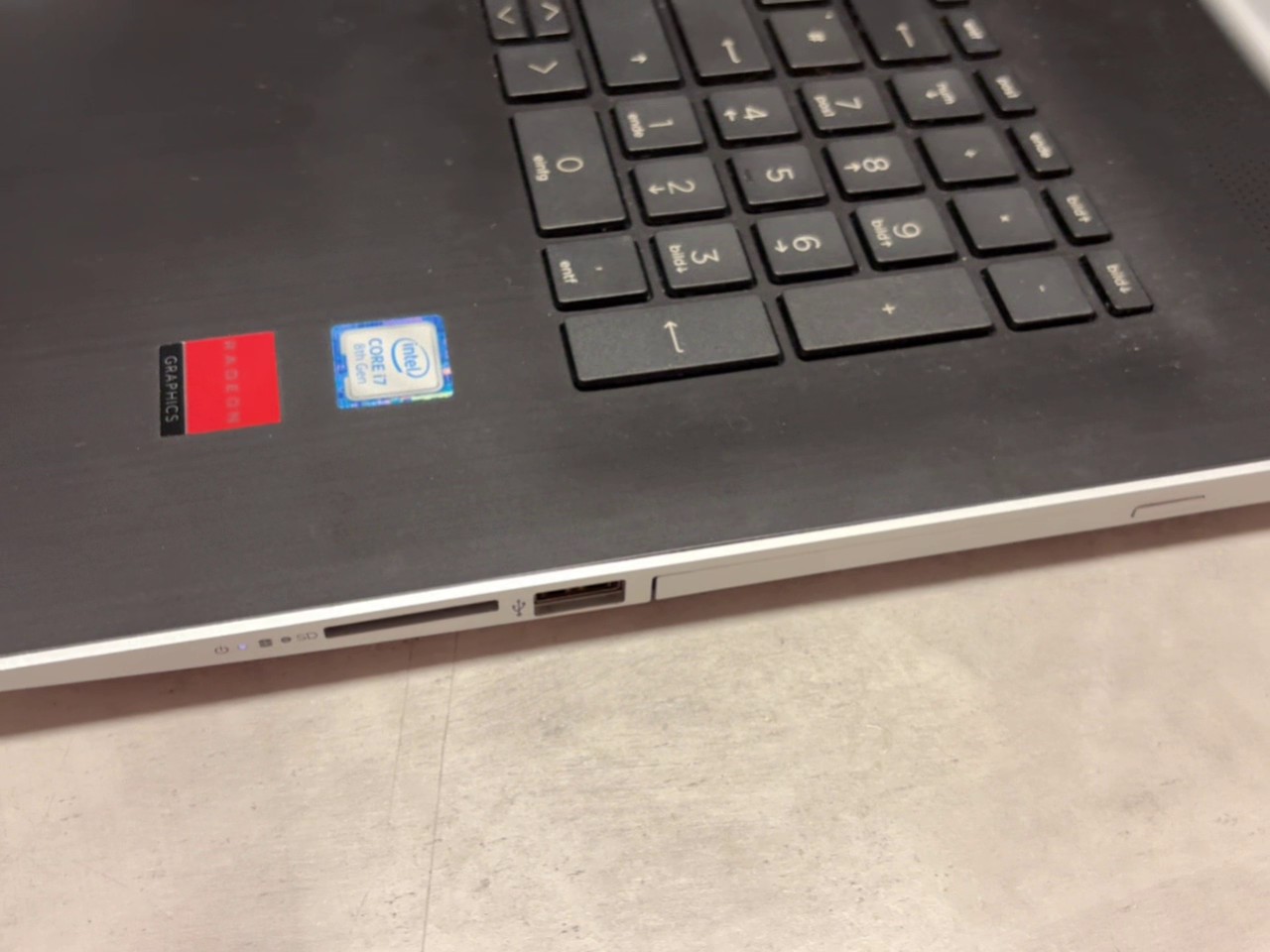 HP Laptop 17-bs Serie i7-8550U, 17,3 Zoll, 8GB RAM, 1TB HDD + 256GB SSD, Radeon 530, Akku erneuert (19.150m) | Zustand: Gut – Bild 4