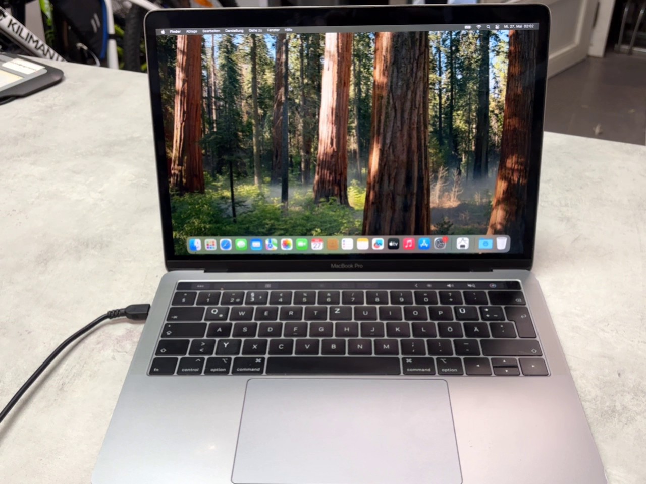 Apple MacBook Pro 13" 2019, 256GB SSD, 1,4 GHz Quad-Core Intel Core i5, 8GB RAM, Intel Iris Plus 645, 581 Ladezyklen, Zustand Gut | Zustand: Sehr Gut