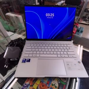 Asus Zenbook 14 UX3405CA, 2025, Silber, Intel Core Ultra 9 285H, 32GB RAM, 1TB SSD, 14 | Zustand: Gut