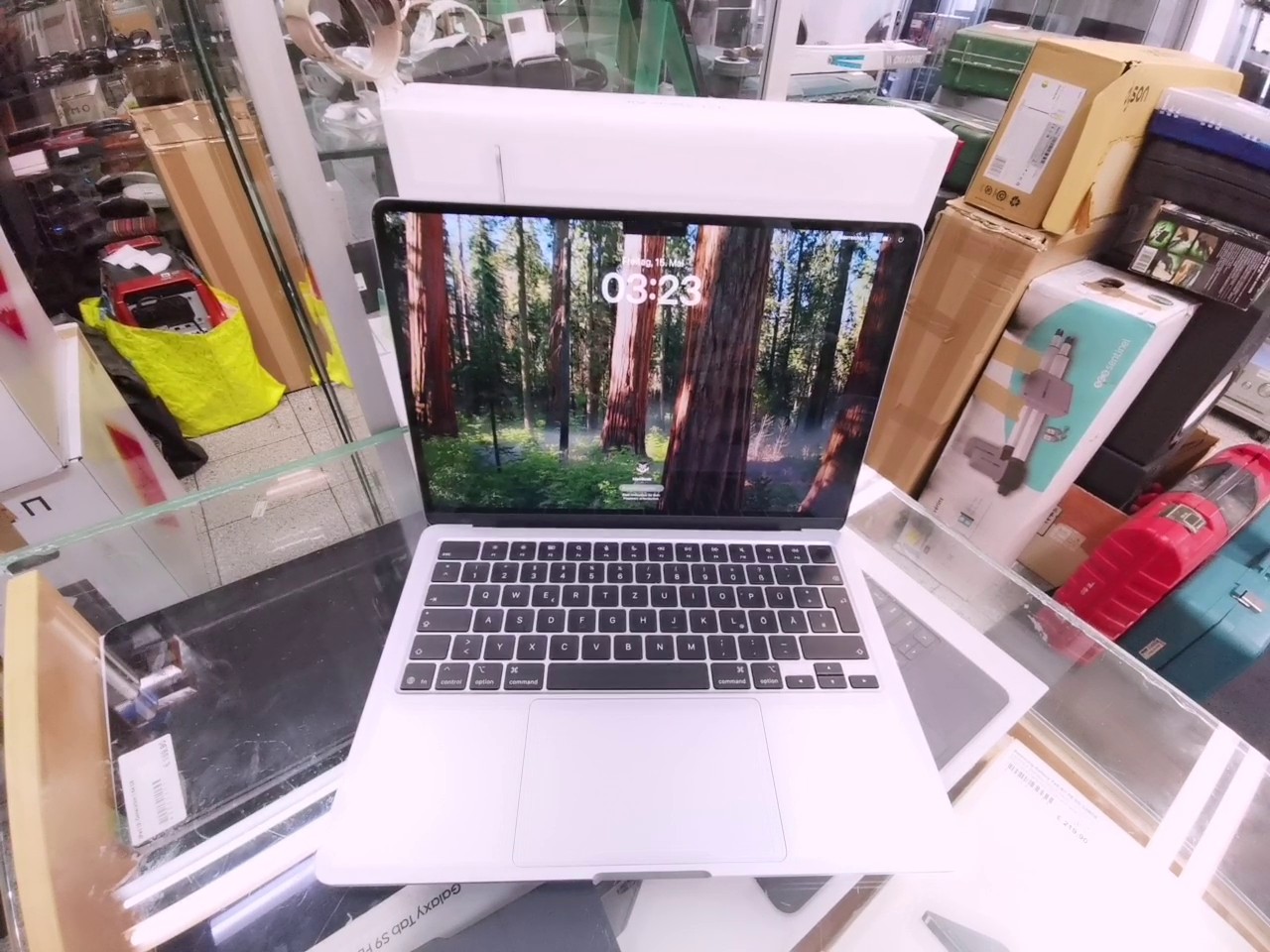 Apple MacBook Air 13" M4 2025 Sky Blue, 10-Core CPU, 16GB RAM, 256GB SSD, DE-Layout, 80 Ladezyklen, OVP, Garantie bis 17.09.2026 | Zustand: Gut – Bild 4