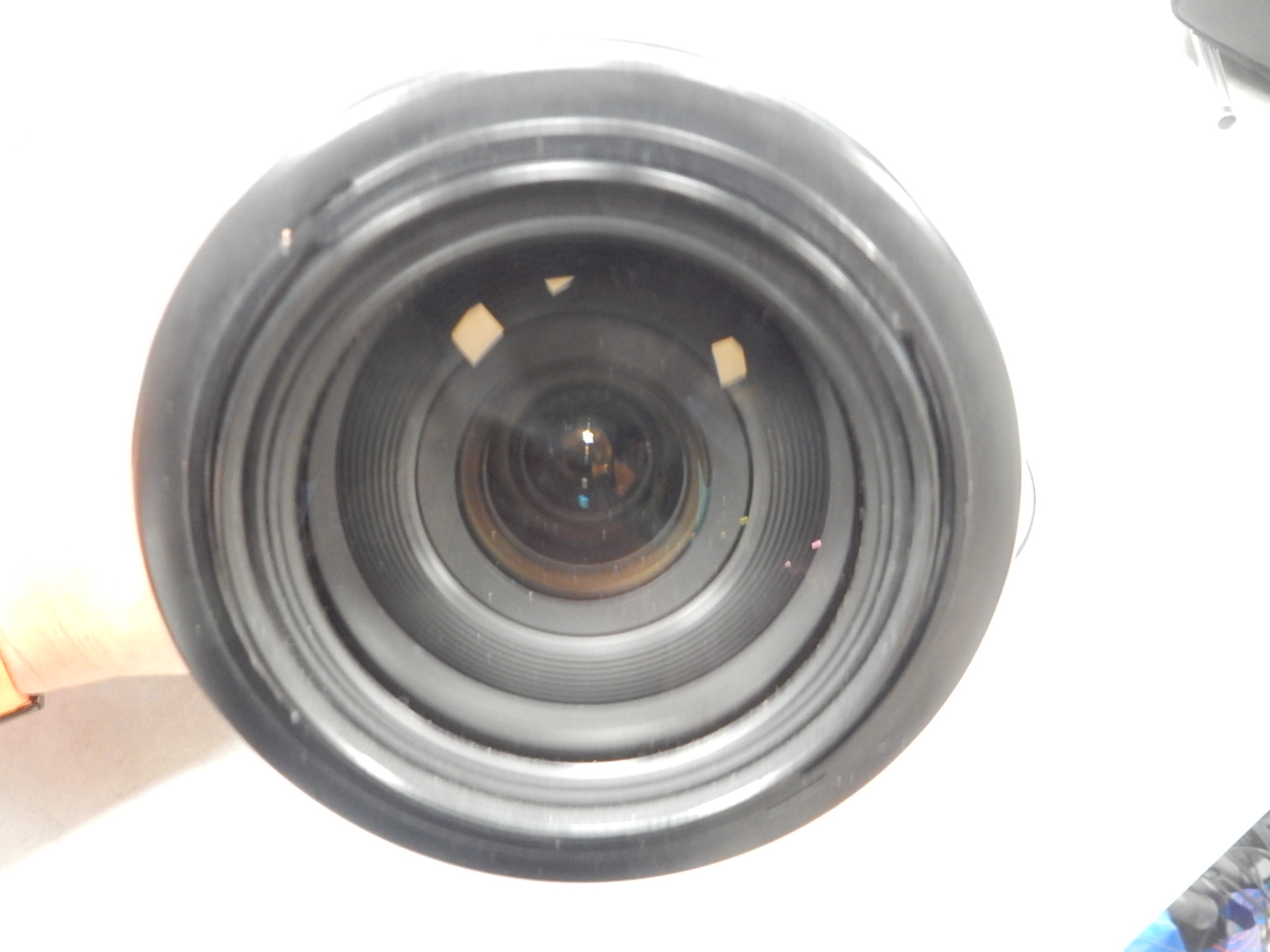 Canon EF 28-300mm f/3.5-5.6L IS USM, L-Serie Superzoom mit IS und USM, Push-Pull. Inkl. Geli & Deckel. Mit sichtbaren internen Staubeinschlüssen | Flecken. | Zustand: Sehr Gut – Bild 5