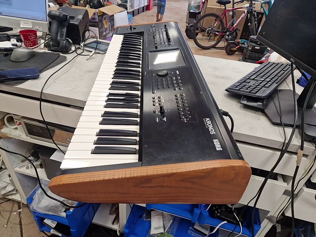 Korg Kronos 2-61 Workstation, baujahr 2015. inkl. tasche. 61tasten. perfekt für studio&live-auftritte. – Bild 2