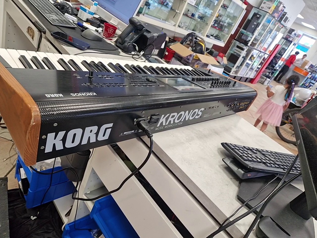 Korg Kronos 2-61 Workstation, baujahr 2015. inkl. tasche. 61tasten. perfekt für studio&live-auftritte. – Bild 3