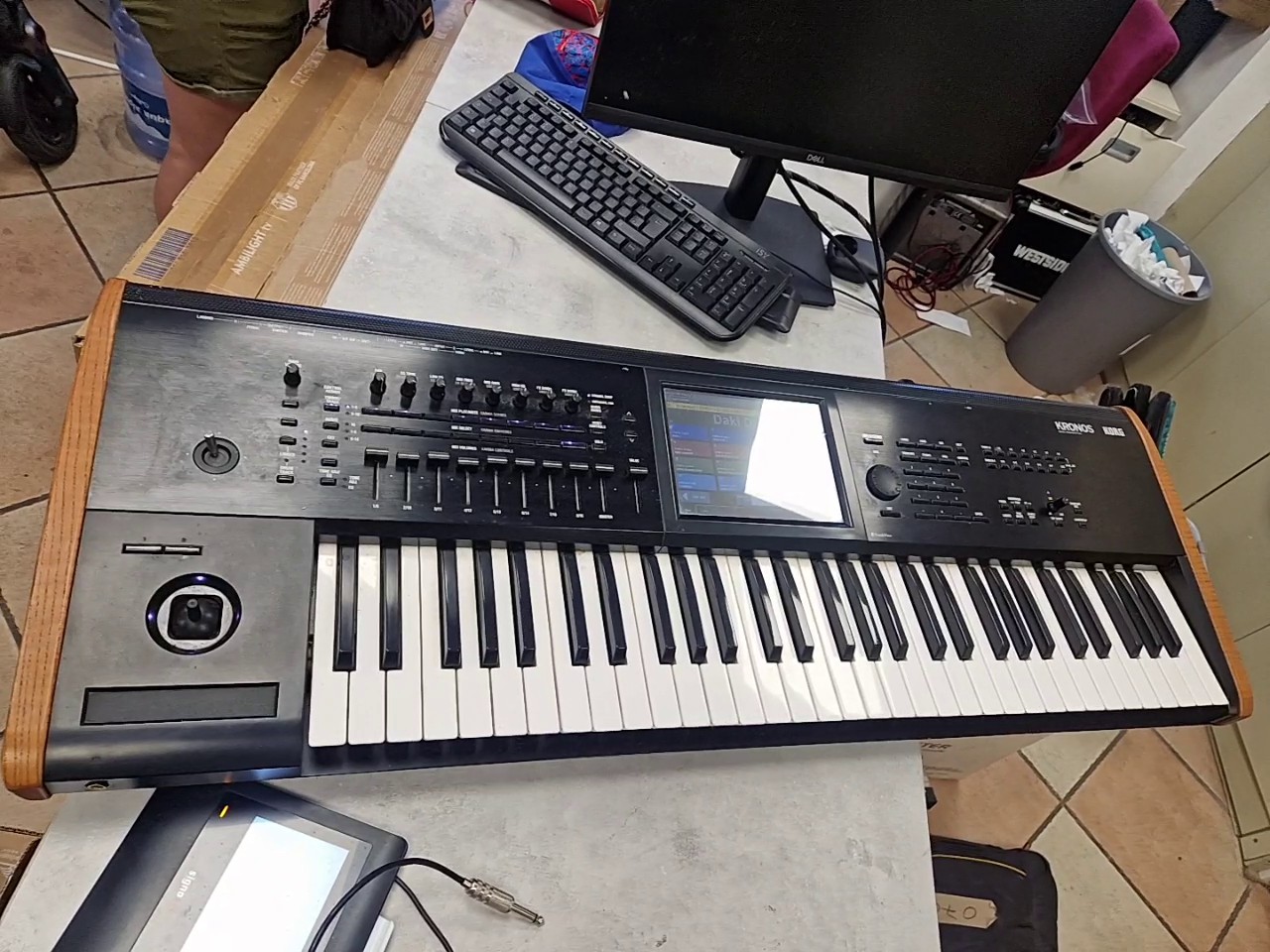 Korg Kronos 2-61 Workstation, baujahr 2015. inkl. tasche. 61tasten. perfekt für studio&live-auftritte. – Bild 6