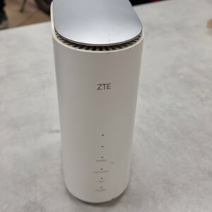 ZTE MC888A 5G Router Weiß, Indoor CPE, Wi-Fi 6, Qualcomm Snapdragon X62, bis zu 3,8 Gbit | s, 2x Gigabit LAN, für 64 Geräte | Zustand: Sehr Gut
