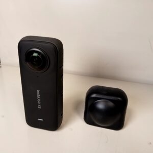 Insta360 X3, Schwarz, 360-Grad-Actionkamera mit 5,7K-Auflösung, 2,29-Zoll-Touchscreen und Schutzkappe. | Zustand: Sehr Gut