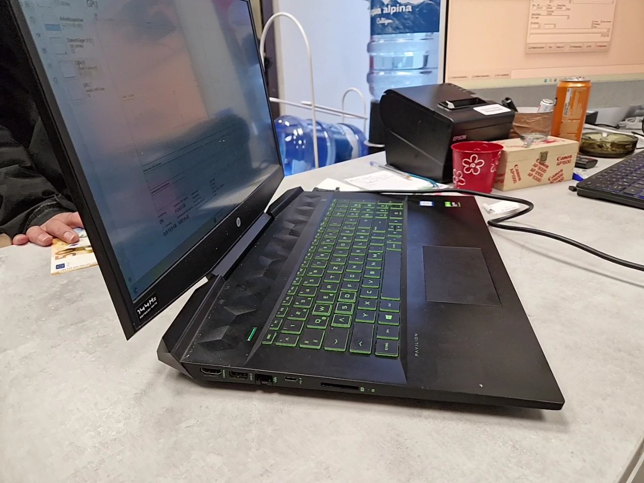 HP Pavilion Gaming 17-cd0xxx, i7-9750H, 16GB RAM, 512GB SSD, GTX 1660 Ti, 144Hz Display, Win 11, kleine Risse bei Tasten. | Zustand: Gebraucht – Bild 4