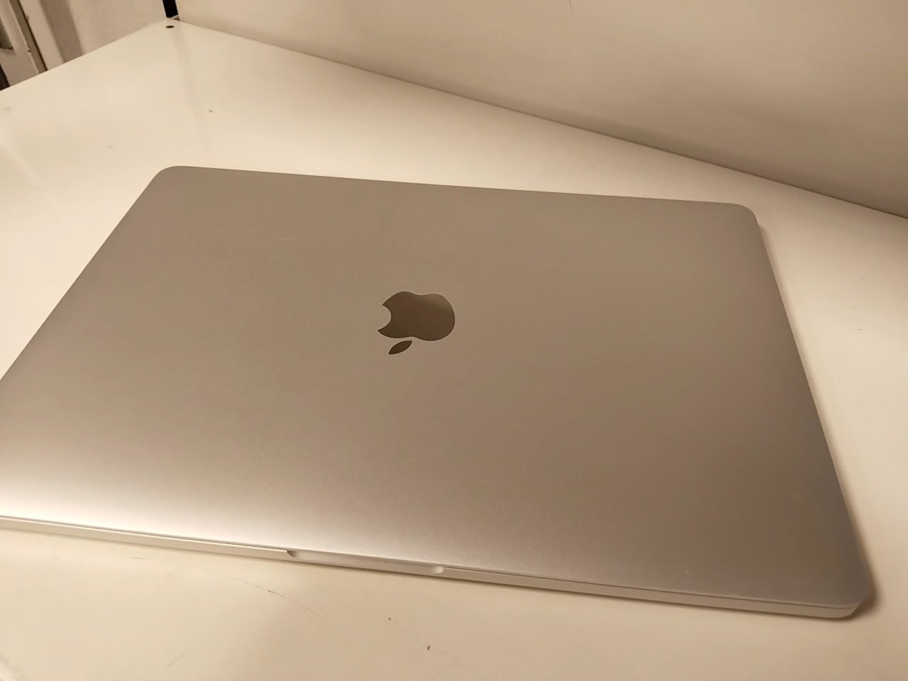 Apple MacBook Pro 13 M1 2020, 8GB RAM, 256GB SSD, 93 Ladezyklen, 100% Akkukapazität, inkl. Ladegerät und Originalverpackung | Zustand: Sehr Gut – Bild 3