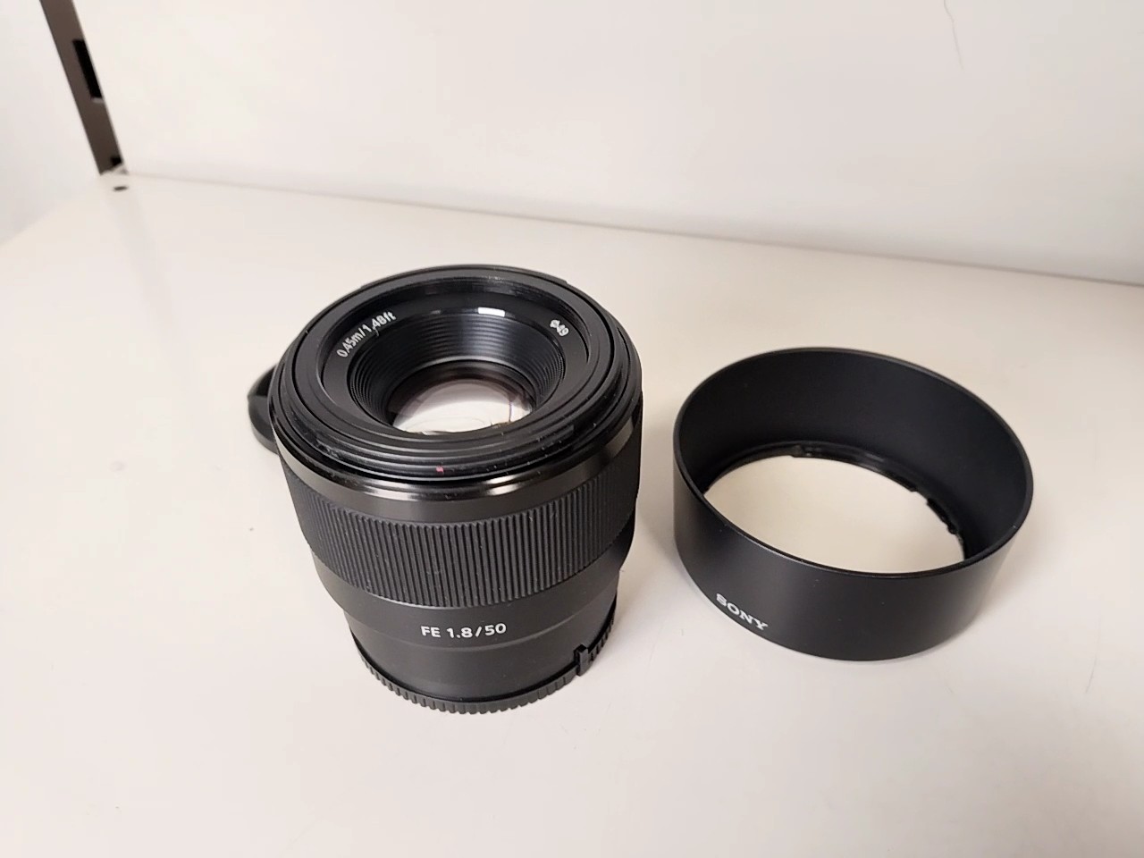 Sony FE 50mm f/1.8 (SEL50F18F), Festbrennweite für Sony E-Mount Vollformat, inkl. Gegenlichtblende und Frontdeckel | Zustand: Sehr Gut