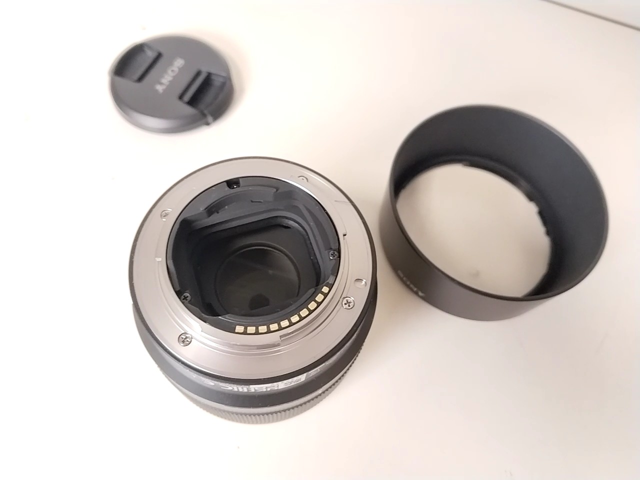 Sony FE 50mm f/1.8 (SEL50F18F), Festbrennweite für Sony E-Mount Vollformat, inkl. Gegenlichtblende und Frontdeckel | Zustand: Sehr Gut – Bild 2