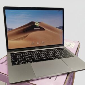 Apple MacBook Pro 13" 2019 Space Gray, 1.4 GHz Quad-Core i5, 8 GB RAM, 256 GB SSD, Touch Bar, Kratzer Unterseite, Abnutzung, inkl. Ladekabel | Zustand: Sehr Gut