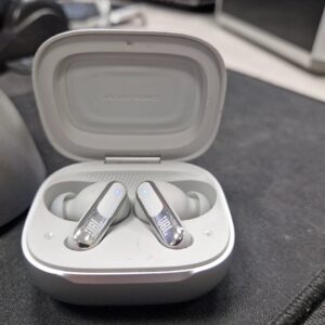 JBL Live Beam 3, 2024, Silber, True Wireless In-Ear Kopfhörer mit Smart Charging Case, Bluetooth 5.3, ANC, IP55, 48h Akkulaufzeit | Zustand: Gut