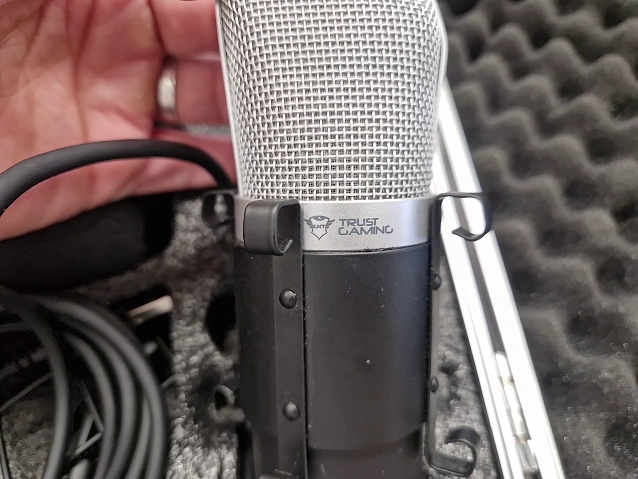 Trust Gaming GXT 252 Emita, Schwarz, USB-Studio-Mikrofon mit Nierencharakteristik, inkl. Flightcase, Popfilter und Zubehör. | Zustand: Sehr Gut