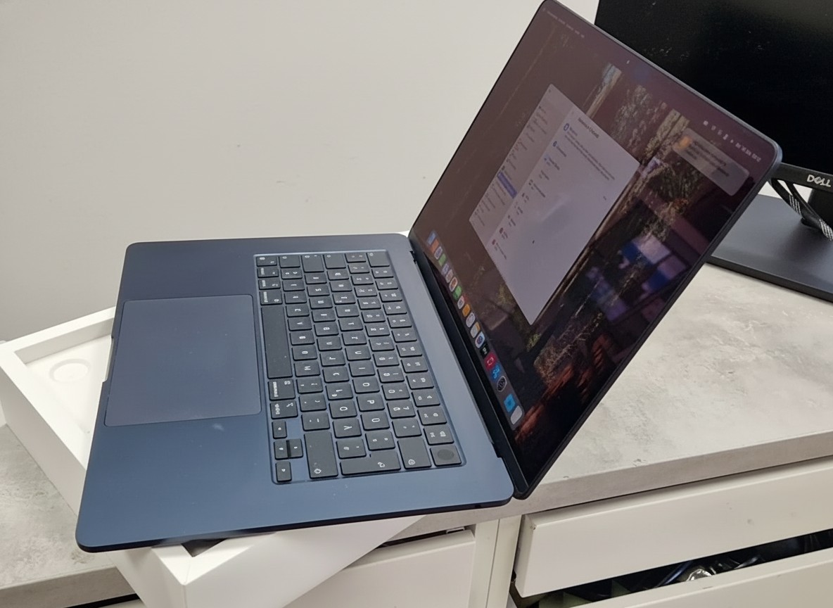 Apple MacBook Air 15" M2 (2023) Midnight, Apple MacBook Air 15" M2 (2023) Midnight| apple m2 chip, 8gb ram, 256gb ssd, 15,3" | Zustand: Sehr Gut – Bild 4