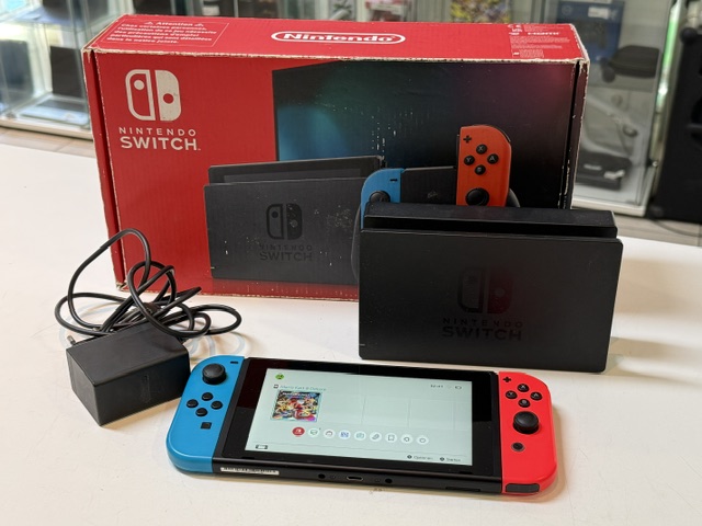 Nintendo Switch Neon-Blau/Rot, Konsole inkl. Dockingstation, Netzteil, Joy-Cons und Spiel Mario Kart 8 Deluxe. | Zustand: Sehr Gut | Farbe: schwarz – Bild 2