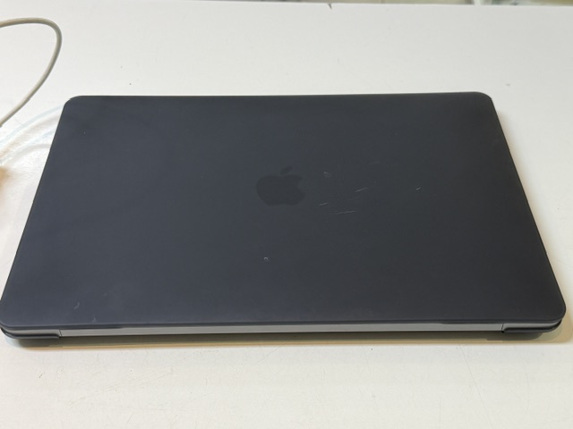 Apple MacBook Air M1 2020, 13,3 Zoll, 8GB RAM, 256GB SSD, 88% Batteriezustand, inkl. Ladegerät & Hülle, ohne OVP | Zustand: Sehr Gut – Bild 5