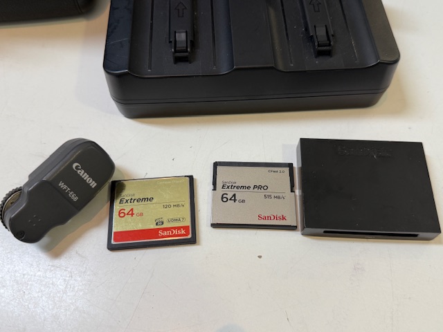 Canon EOS-1D X Mark II, Schwarz, Inkl. OVP, Ladegerät LC-E19, 90.000 Auslösungen, Anleitung, 2x SD-Karte, Wireless Transmitter WFT-E8B | Zustand: Sehr Gut – Bild 5