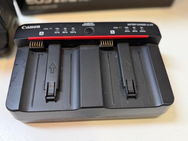 Canon EOS-1D X Mark II, Schwarz, Inkl. OVP, Ladegerät LC-E19, 90.000 Auslösungen, Anleitung, 2x SD-Karte, Wireless Transmitter WFT-E8B | Zustand: Sehr Gut – Bild 6