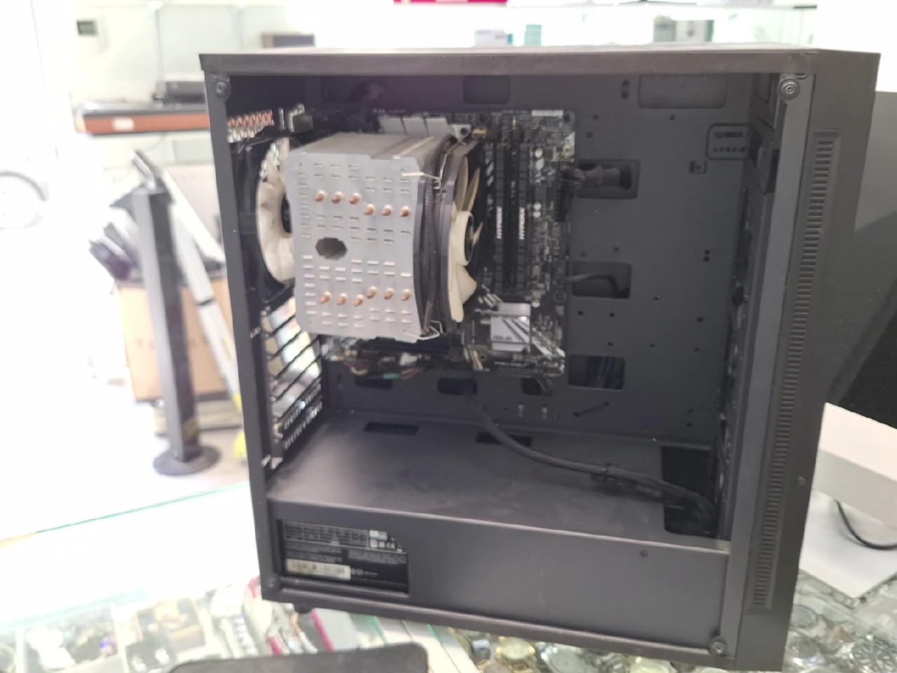 PC i7-9700K 3,60GHz , Desktop-PC mit Intel i7-9700K, 16GB RAM und 16Gb Ram, 1TB SSD (500GB+500GB). Drei Schrauben fehlen. | Zustand: Sehr Gut – Bild 2