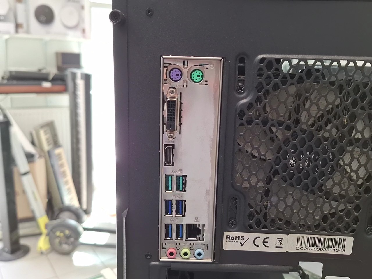 PC i7-9700K 3,60GHz , Desktop-PC mit Intel i7-9700K, 16GB RAM und 16Gb Ram, 1TB SSD (500GB+500GB). Drei Schrauben fehlen. | Zustand: Sehr Gut – Bild 5