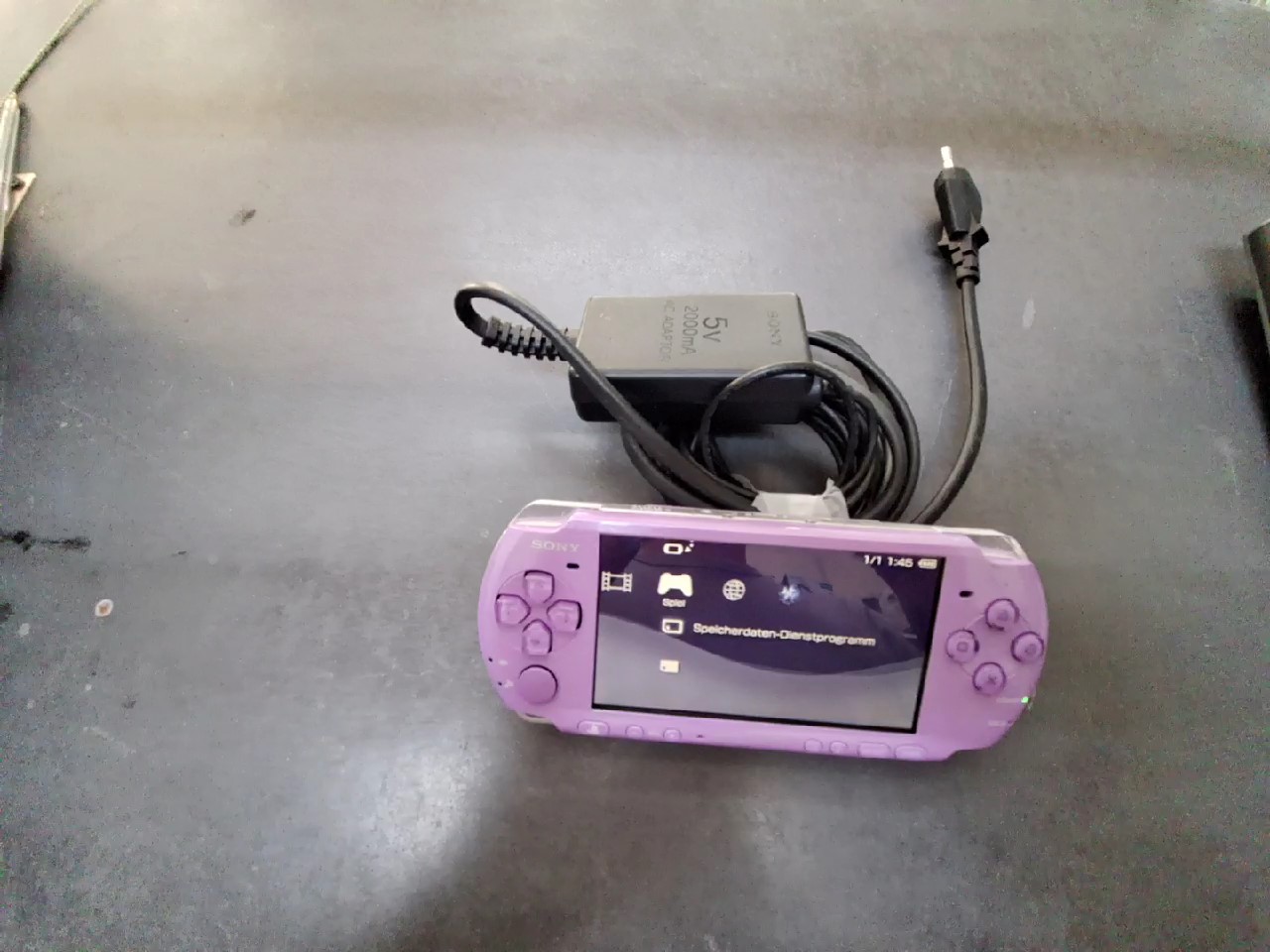 Sony PSP-3004 Lilac Purple, Handheld-Konsole inklusive Ladegerät und 5 Spielen als Set | Zustand: Gut | Farbe: Violet – Bild 2