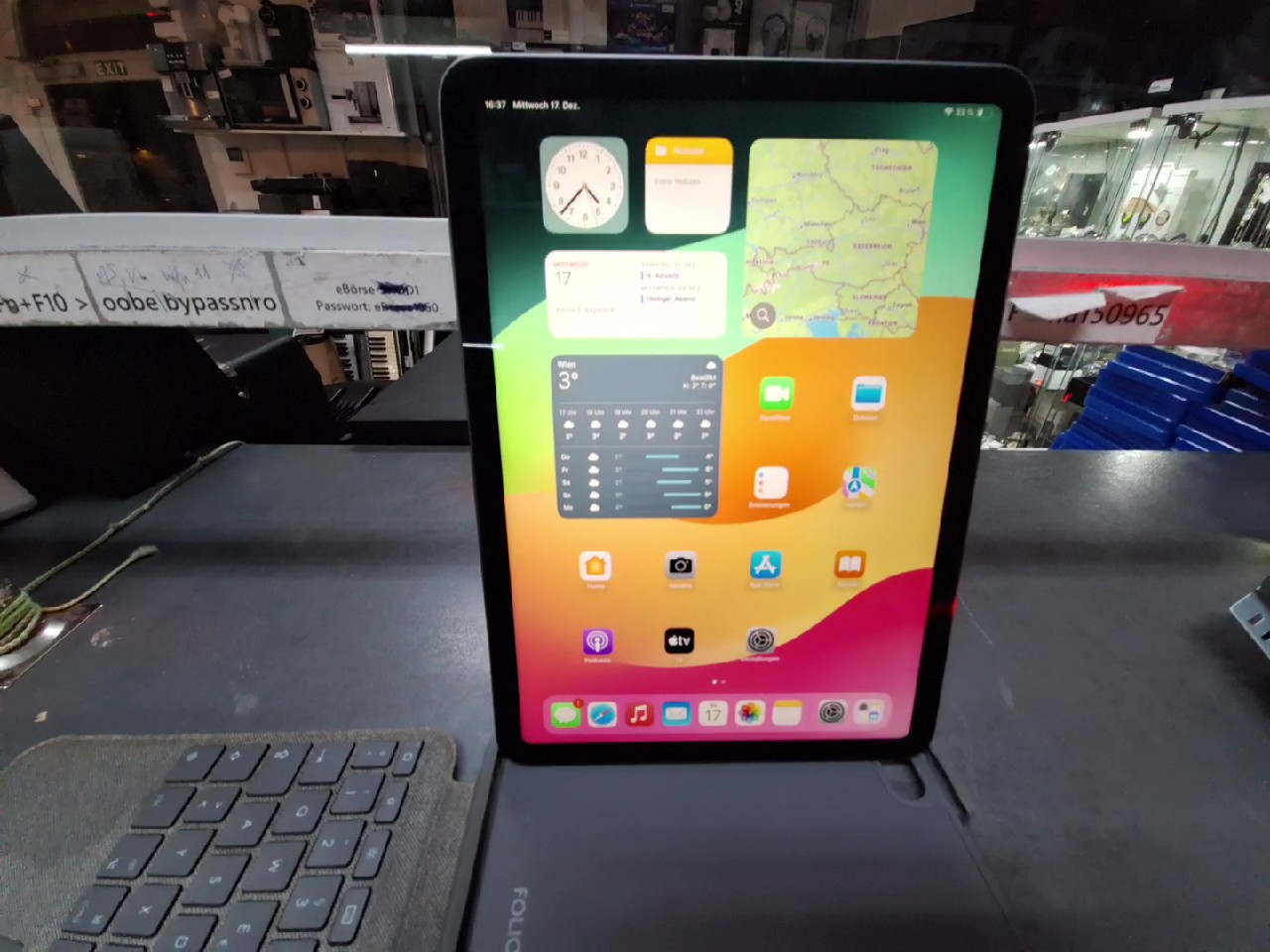 Apple iPad Air 4 64GB WiFi 2020, 10,9 Zoll, Space Grau, inkl. Logitech Tastatur als Geschenk. | Zustand: Gut – Bild 3
