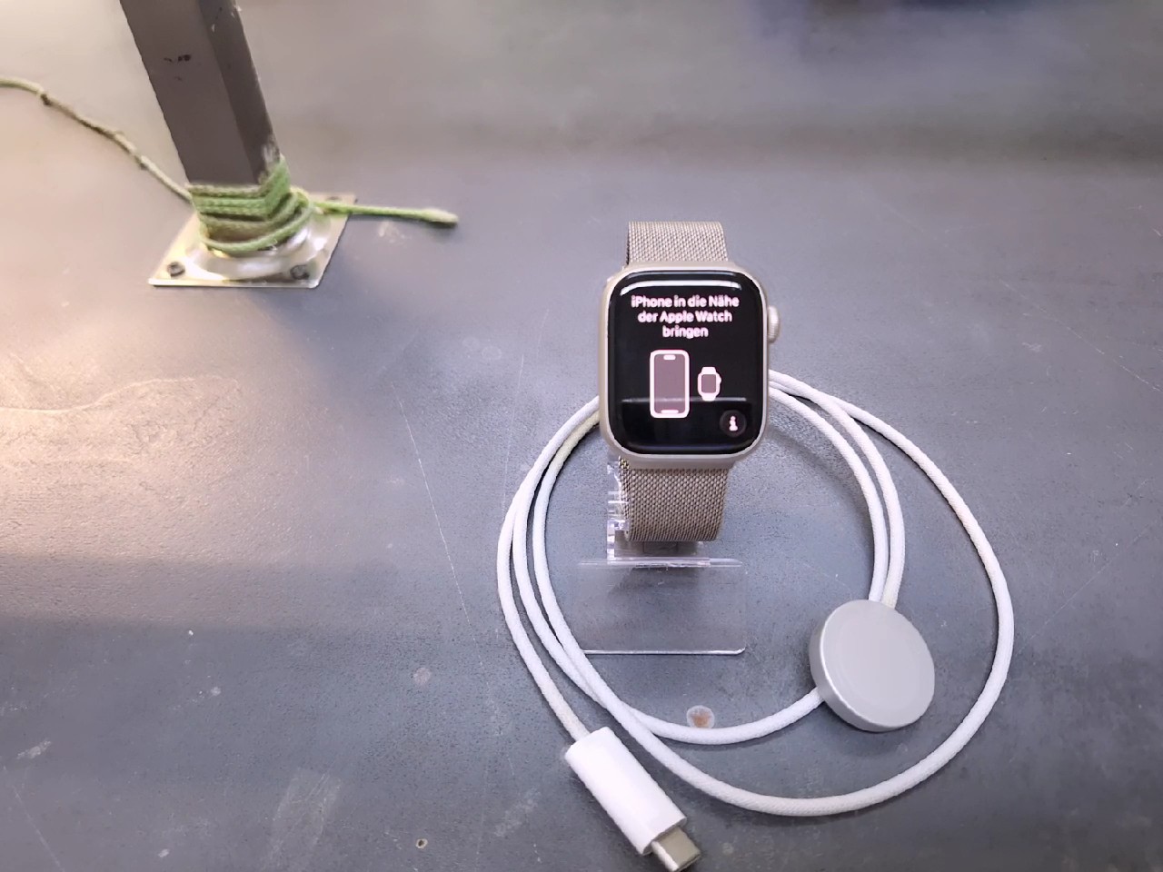 Apple Watch Series 9 41mm GPS+Cellular, Milanaise, Milanaise-Armband Akku 100%, inklusive Ladegerät | Zustand: Sehr Gut – Bild 2