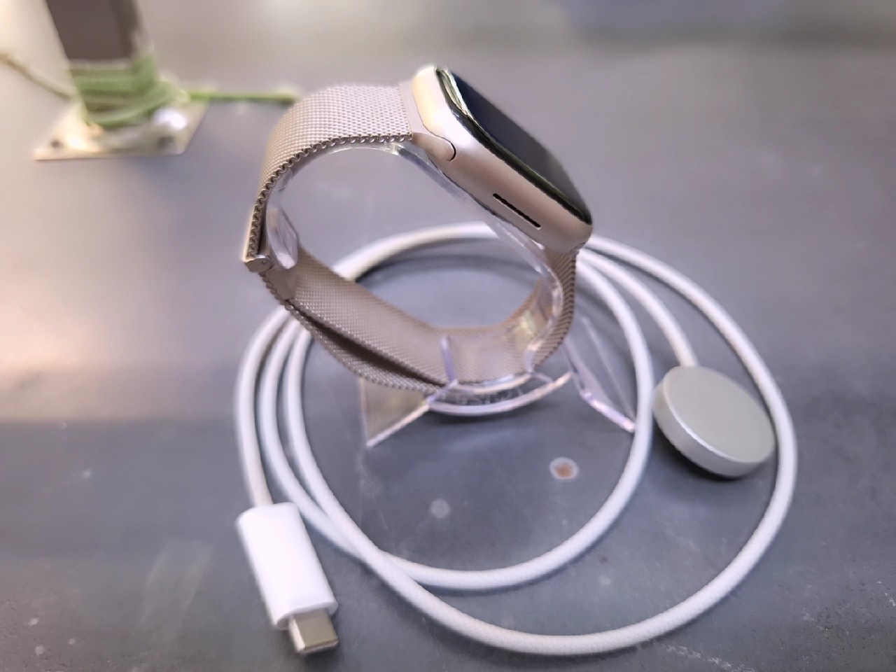 Apple Watch Series 9 41mm GPS+Cellular, Milanaise, Milanaise-Armband Akku 100%, inklusive Ladegerät | Zustand: Sehr Gut – Bild 4