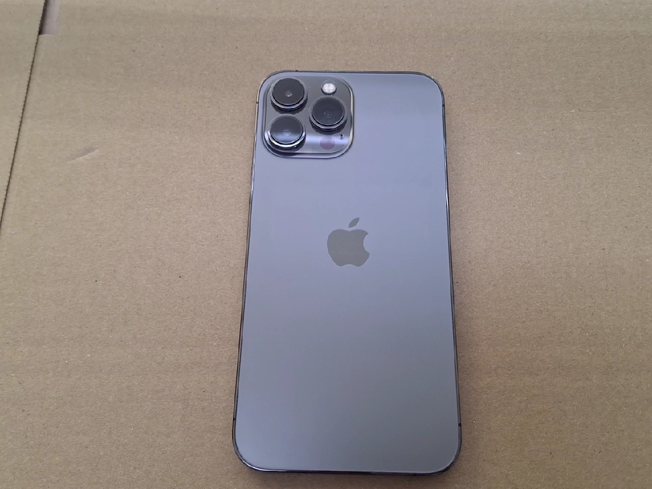iPhone 13 Pro Max 128GB, Akku 87%, Display unbekannt, Mobilfunk problem, ohne Garantie | SimLock: Frei | Zustand: Gut | Farbe: schwarz | Akku: 87% – Bild 2