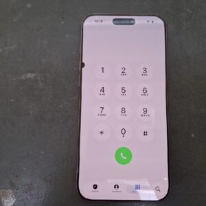 Apple iPhone 16 Pro Max 256GB Desert Titanium, Display mit Fleck, keine Garantie auf das Display | SimLock: Frei | Zustand: Schlecht | Farbe: Rose | Akku: 90%