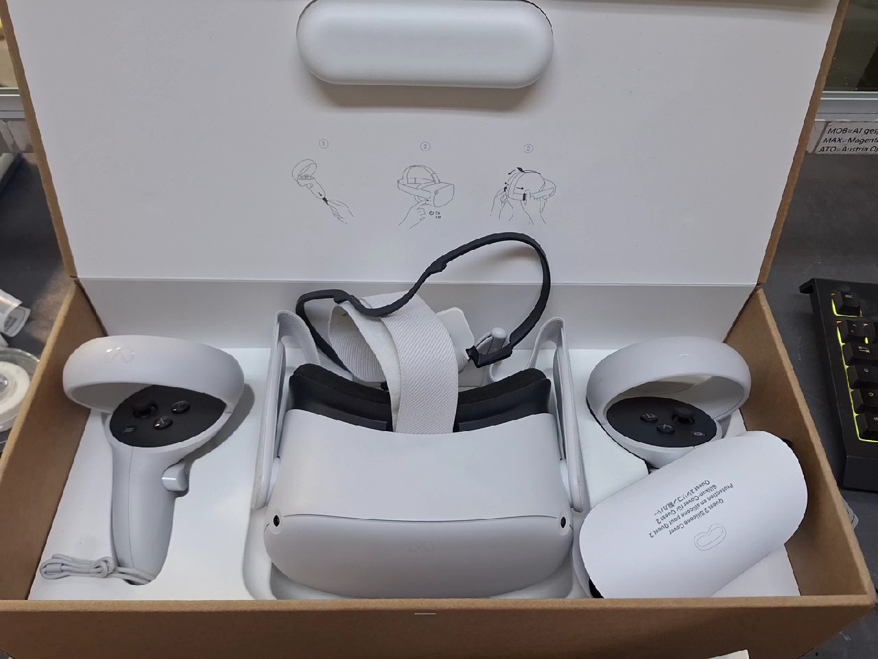 Meta Quest 2 128GB Weiß, Standalone VR-Headset, inkl. 2 Controller, Ladekabel, Netzteil mit US-Stecker (Adapter nötig), OVP | Zustand: Sehr Gut | Farbe: weiss – Bild 2