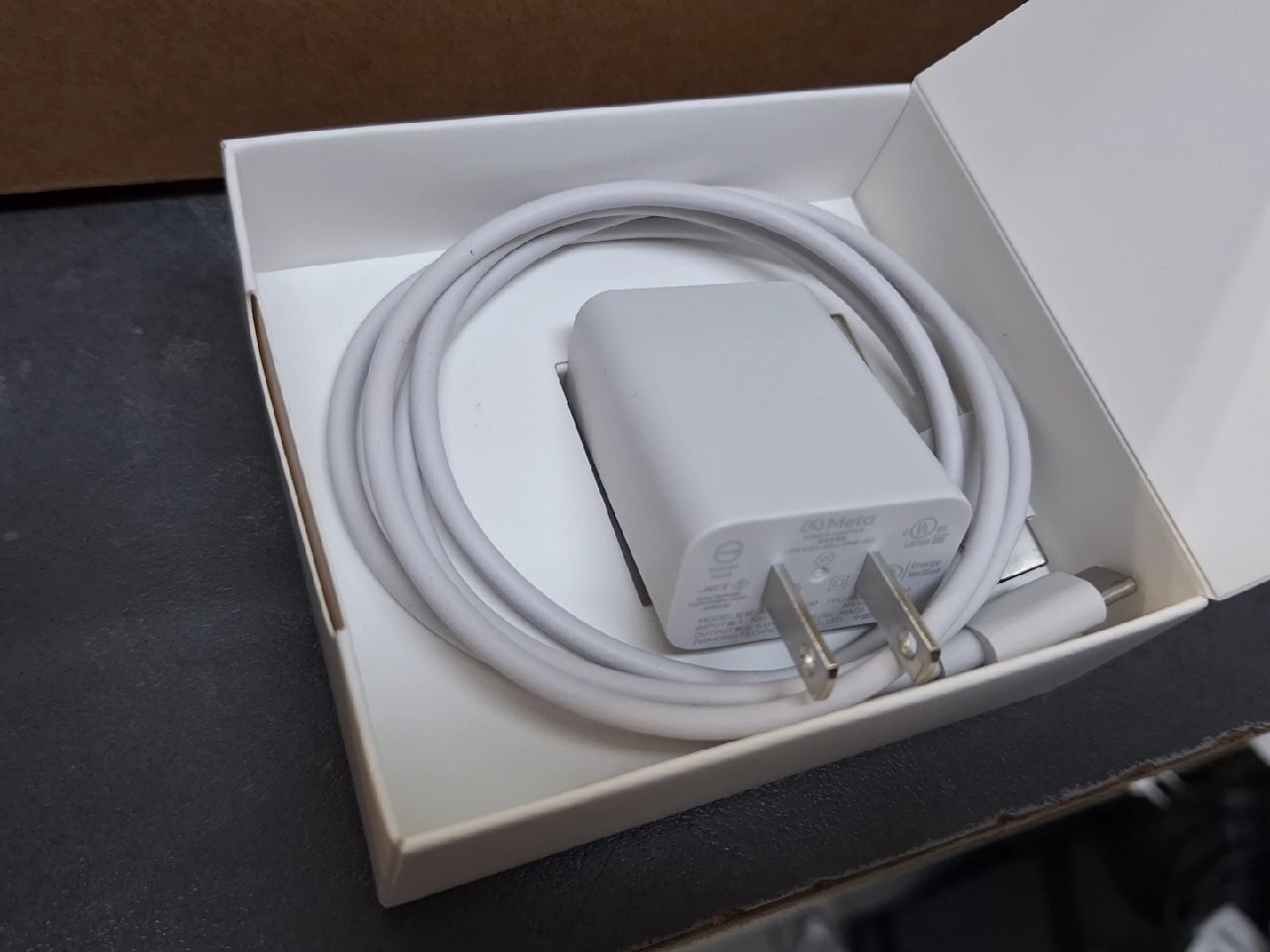 Meta Quest 2 128GB Weiß, Standalone VR-Headset, inkl. 2 Controller, Ladekabel, Netzteil mit US-Stecker (Adapter nötig), OVP | Zustand: Sehr Gut | Farbe: weiss – Bild 6