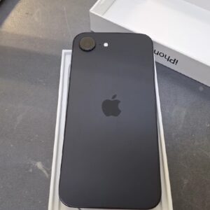 iPhone 16e 256GB, OVP, Akku 99%, 229 Zyklen, leichte Gebrauchsspuren | SimLock: Frei | Zustand: Sehr Gut | Farbe: schwarz | Akku: 99%