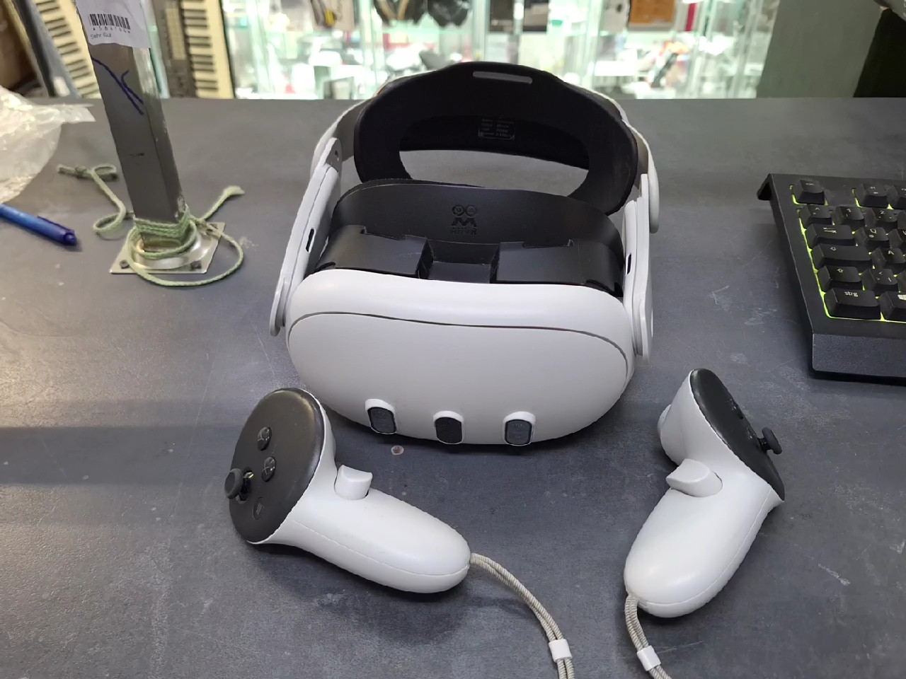 Meta Quest 3 128 GB Weiß, VR-Headset mit Mixed-Reality-Funktionen, inklusive Zubehör und Originalverpackung (OVP) | Zustand: Gut | Farbe: weiss – Bild 2
