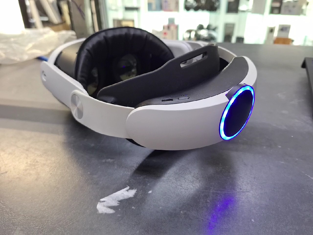 Meta Quest 3 128 GB Weiß, VR-Headset mit Mixed-Reality-Funktionen, inklusive Zubehör und Originalverpackung (OVP) | Zustand: Gut | Farbe: weiss – Bild 3