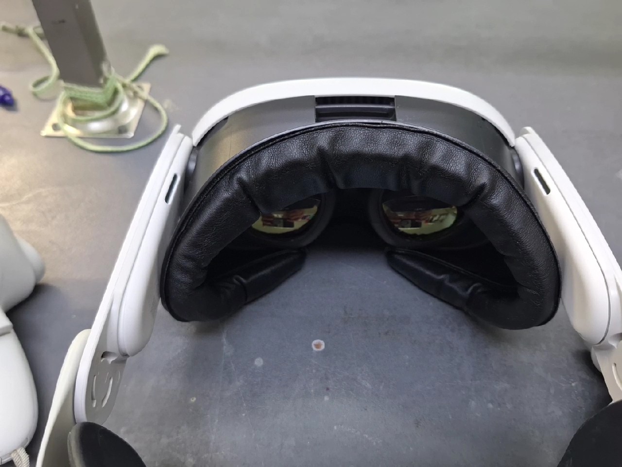 Meta Quest 3 128 GB Weiß, VR-Headset mit Mixed-Reality-Funktionen, inklusive Zubehör und Originalverpackung (OVP) | Zustand: Gut | Farbe: weiss – Bild 4
