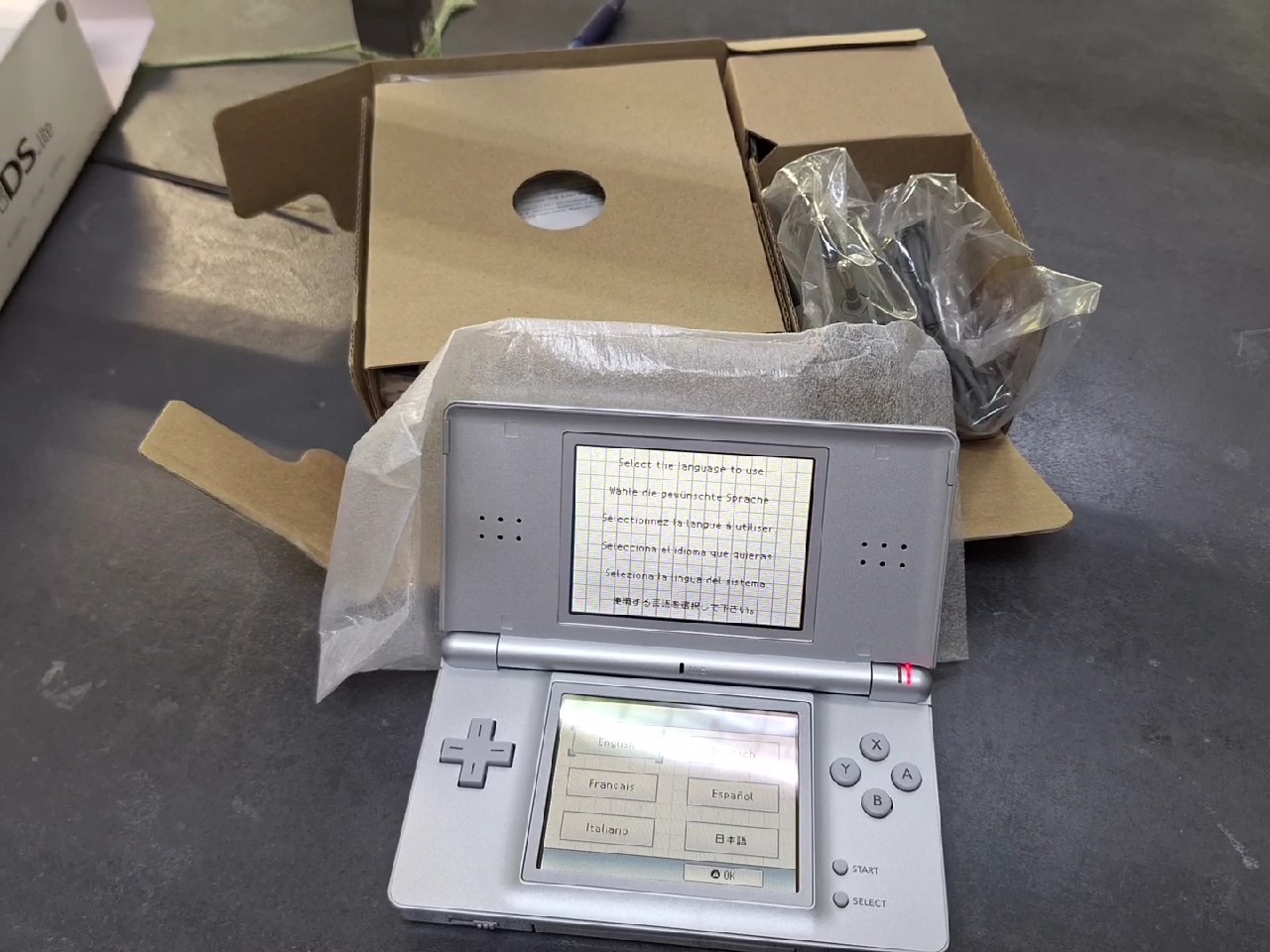 Nintendo DS Lite Silver, Handheld-Konsole mit Touchscreen, GBA-Abwärtskompatibilität, inkl. Stylus und Originalverpackung | Zustand: Wie Neu | Farbe: silber – Bild 2