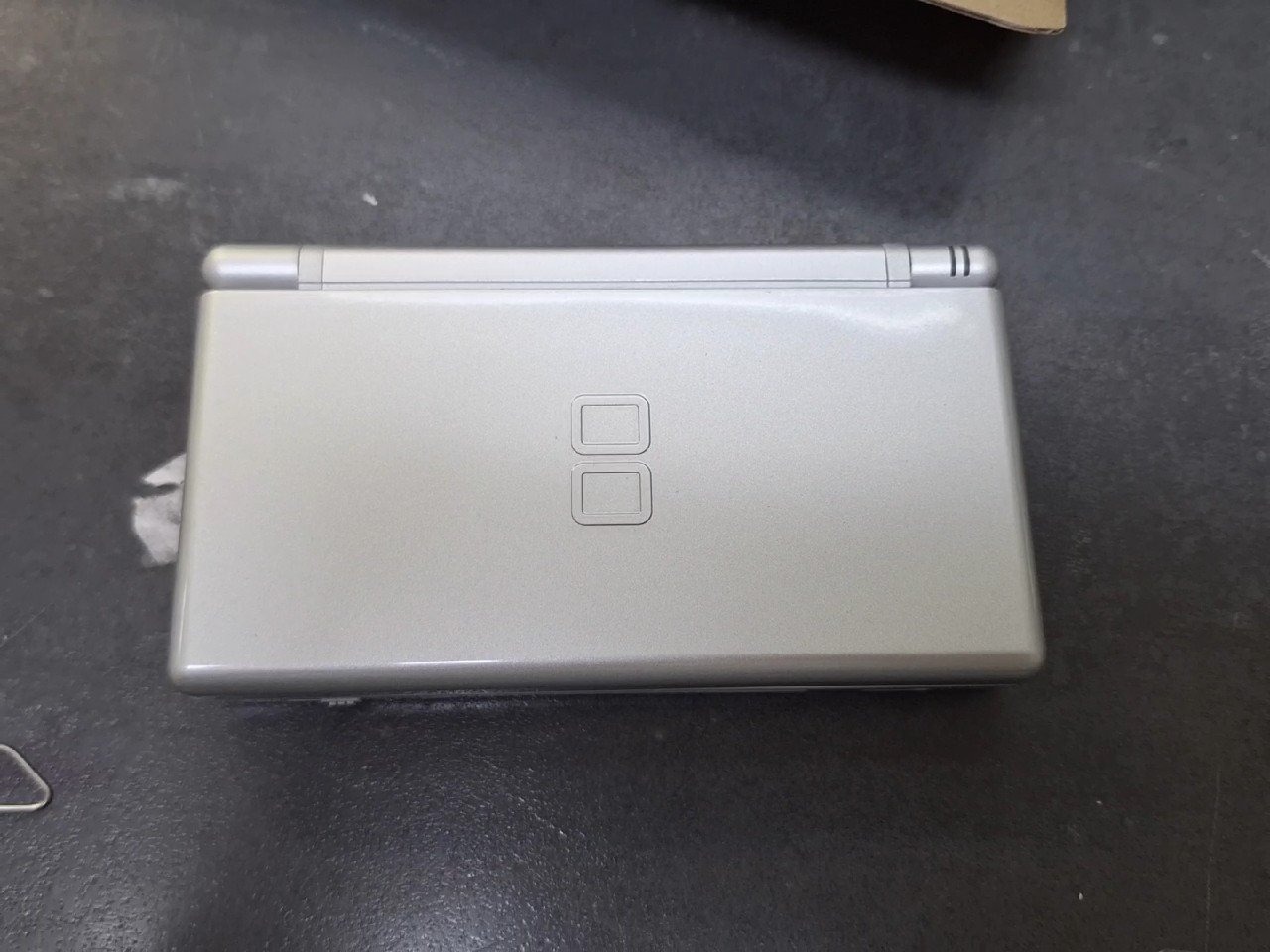 Nintendo DS Lite Silver, Handheld-Konsole mit Touchscreen, GBA-Abwärtskompatibilität, inkl. Stylus und Originalverpackung | Zustand: Wie Neu | Farbe: silber – Bild 4