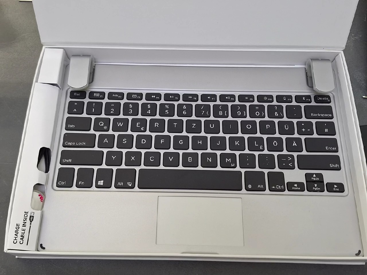 Brydge 12.3 Tastatur für Surface Pro 3/4, Aluminium Bluetooth-Tastatur, deutsches Layout, beleuchtete Tasten, Touchpad, OVP mit Gebrauchsspuren | Zustand: Sehr Gut – Bild 3
