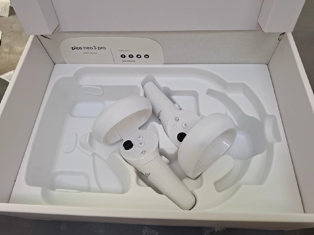 Pico Neo 3 Pro 256GB VR-Headset Weiß, Standalone VR-Brille für Unternehmen, 4K-Display, 90Hz, inkl. 2 Controller, in OVP | Zustand: Gut | Farbe: weiss – Bild 3