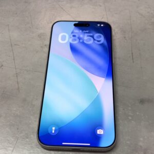 Apple iPhone 17 Pro Max 256GB Silber 2025, Gebrauchsspuren und Kratzer am Kameramodul auf der Rückseite vorhanden. | SimLock: Frei | Zustand: Gut | Farbe: schwarz | Akku: 100%