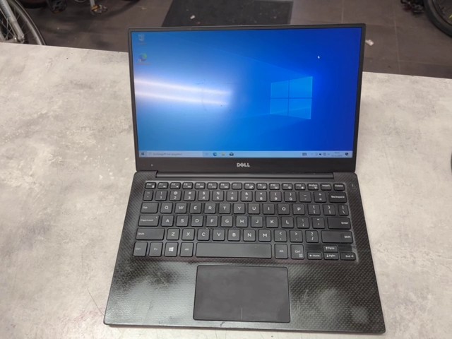 Dell XPS 13 9350 (2016) Silber, Intel Core i5-6200U, 8GB RAM, 128GB SSD, 13,3 Zoll Display, kompaktes Ultrabook display hat pixelfehler | Zustand: Gut – Bild 2