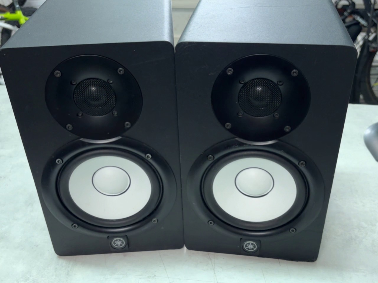 Yamaha HS5 Studiomonitore Schwarz, Paar aktiver 2-Wege-Nahfeldmonitore, 70W Bi-Amp, 5-Zoll-Tieftöner, 1-Zoll-Hochtöner, XLR | Klinke | Zustand: Gut | Farbe: schwarz – Bild 2