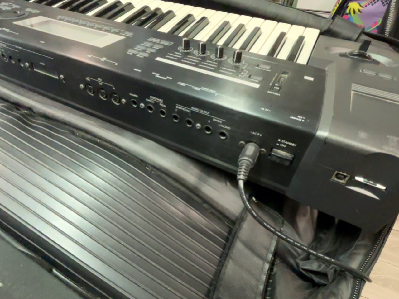 Korg TR61 Music Workstation, Professioneller Synthesizer mit 61 anschlagdynamischen Tasten, Aftertouch, Sequenzer und Tasche. | Zustand: Gut – Bild 6